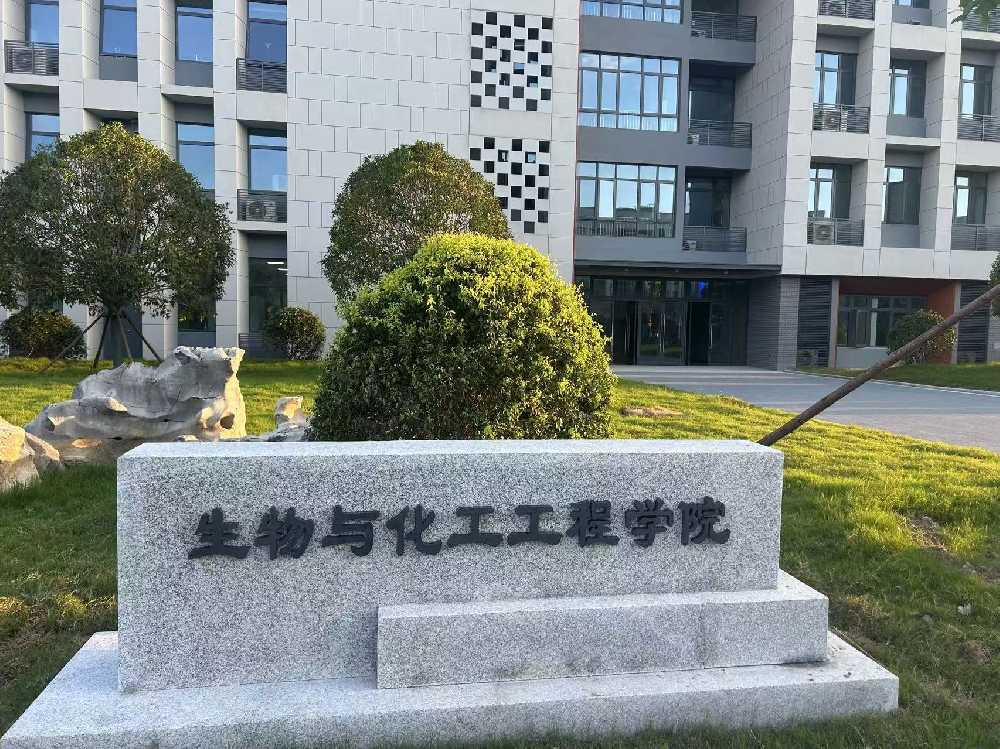 普陀区扬州职业大学体育场高杆灯项目